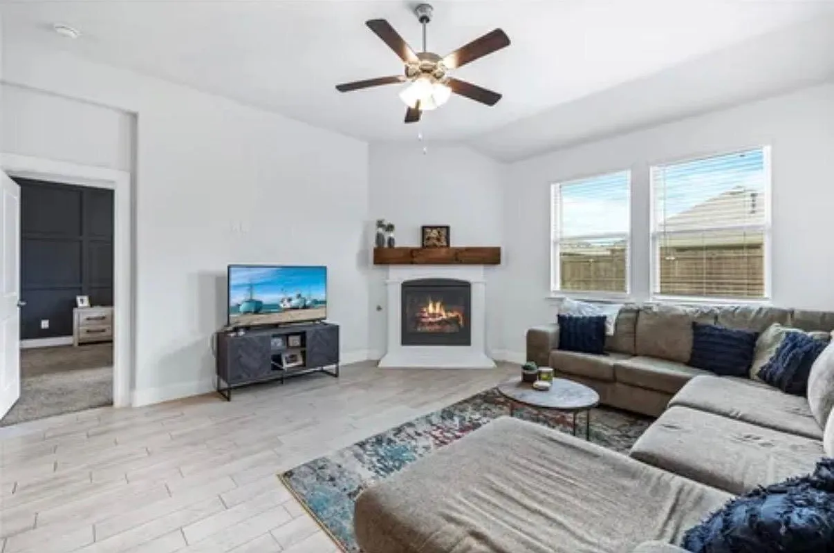 3 bed, 1785 sqft, $2,200 — Photo 4