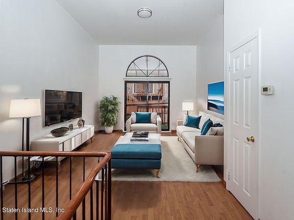3rd image of 21 Ramsey Ln
