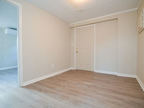 5th image of 4914 Fort Ave #C