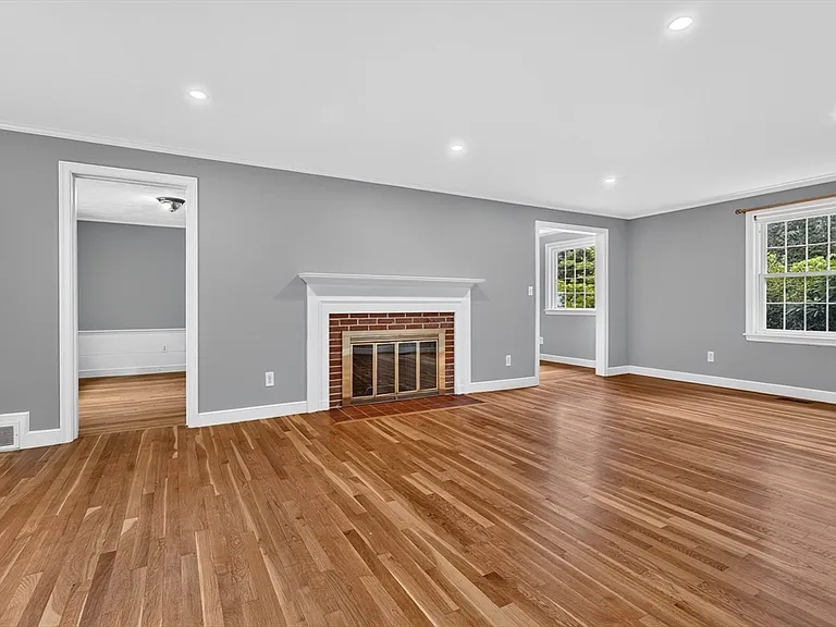 131 Montvale Rd — Photo 6