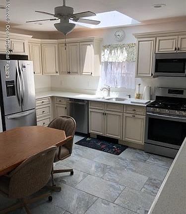 5th image of 306 Station Ave