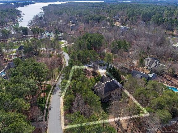 3rd image of 104 Breakwater Ct