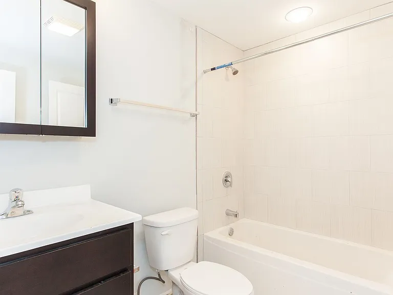 2922 W Logan Blvd — Photo 9