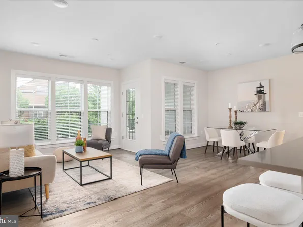 210 Decoverly Dr Unit 205, Gaithersburg, MD 20878