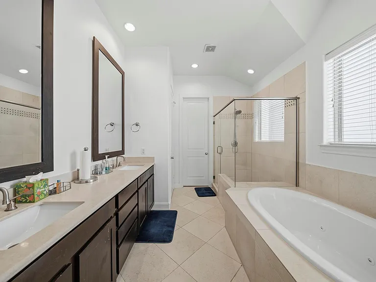 9435 London Bridge Sta — Photo 15