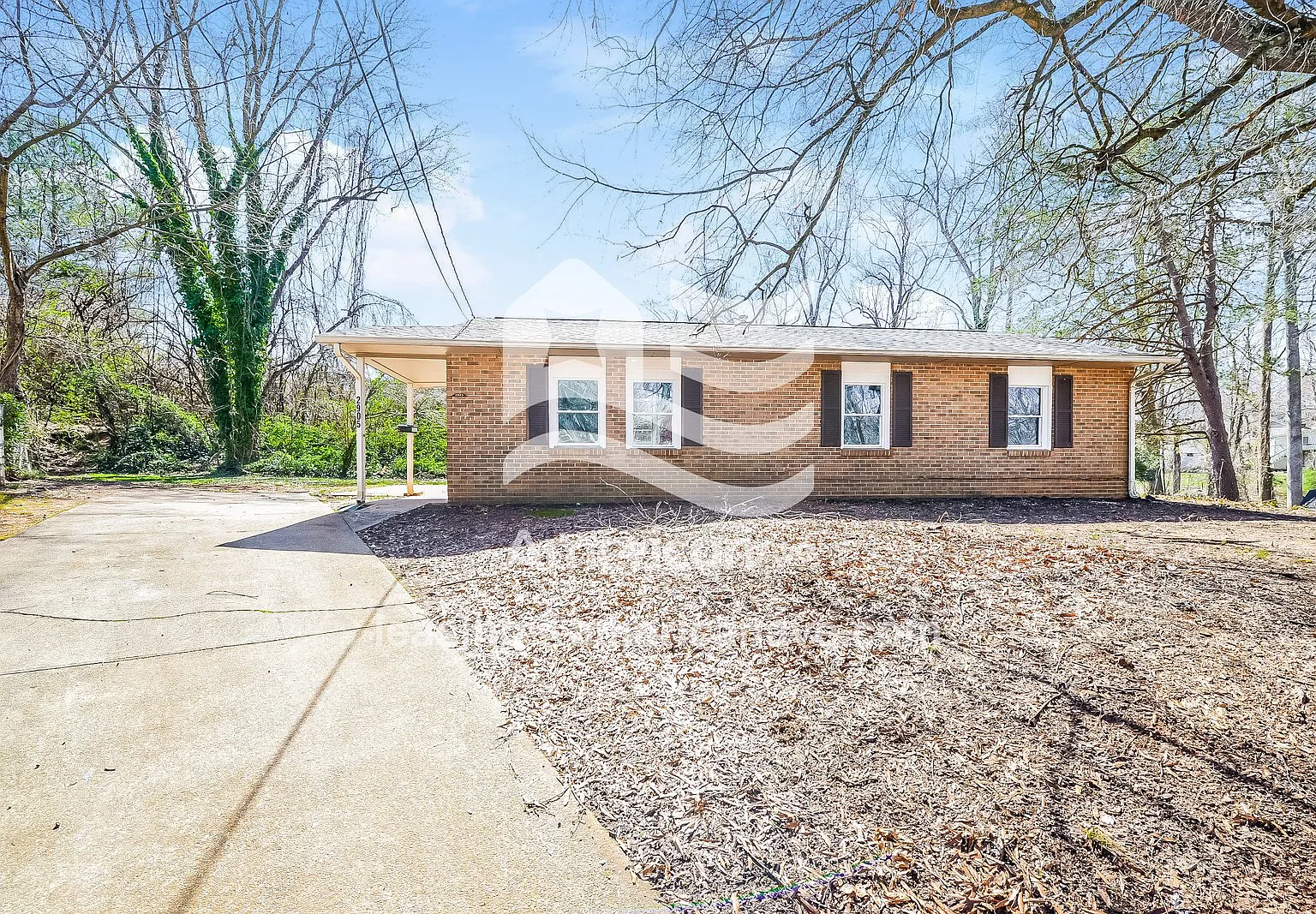 3 bed, 1.5 bath, 1040 sqft, $1,345 — Photo 1