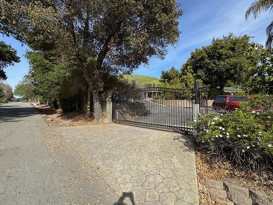 1st image of 1665 Salem Dr