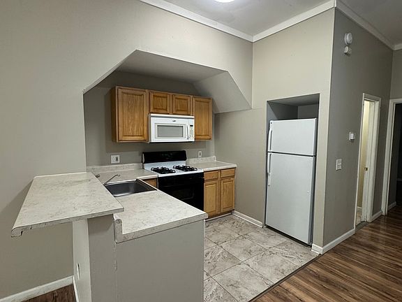 3rd image of 3718 S Jefferson Ave #1S