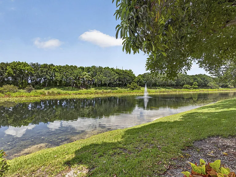 10880 Northgreen Dr — Photo 45