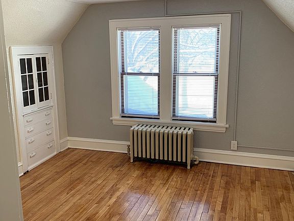 4th image of 2829 Lincoln St NE #3