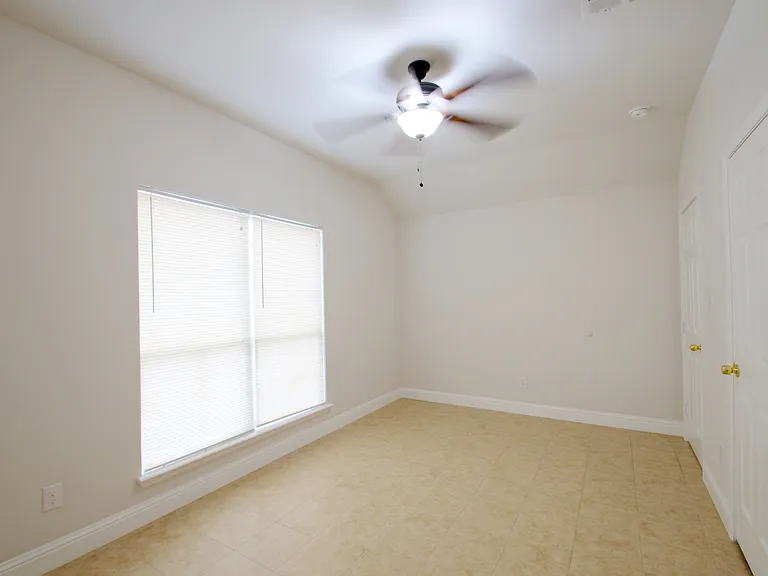 4702 Mariner Dr — Photo 7