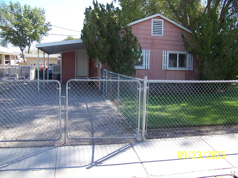 280 W B St — Photo 2