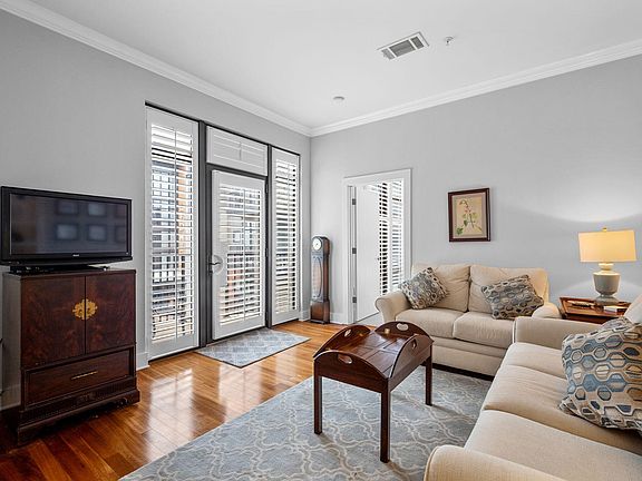 4th image of 129 Walnut St Unit 303
