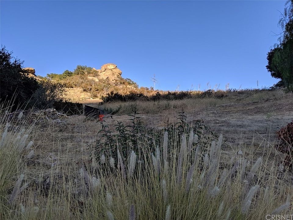 2nd image of 275 Wells Ln