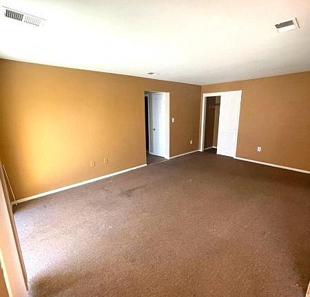 3rd image of 1007 Hidden Village Dr