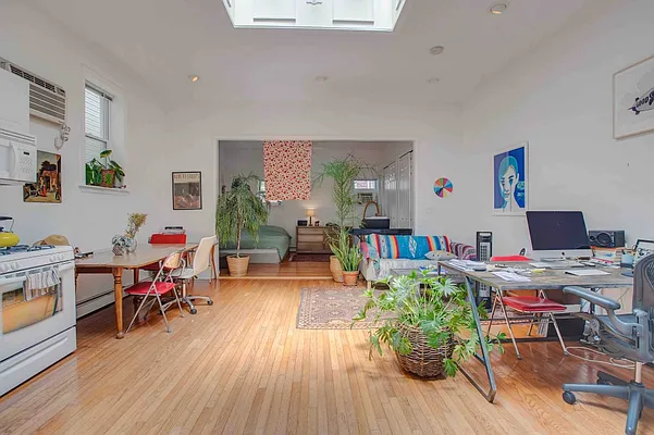 Rented by MNS | media 25