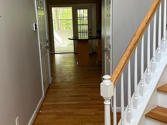 5th image of 8 Arrowwood Ct