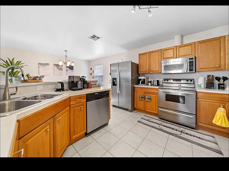 813 Oriole St — Photo 13