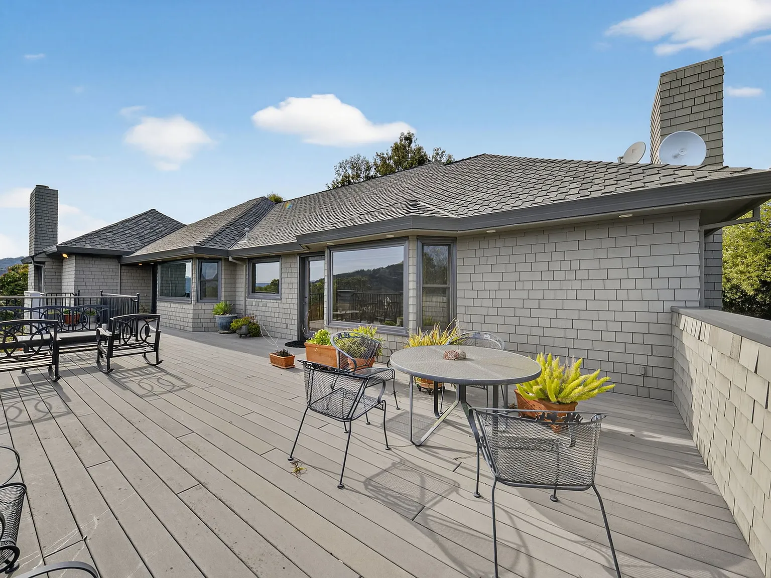 Stunning 5 Bedroom Home with Breathtaking Views in Morgan Hill! — Photo 4