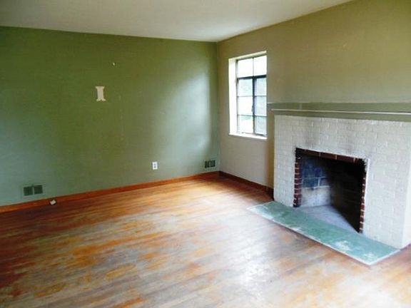 4th image of 4042 Mayview Dr