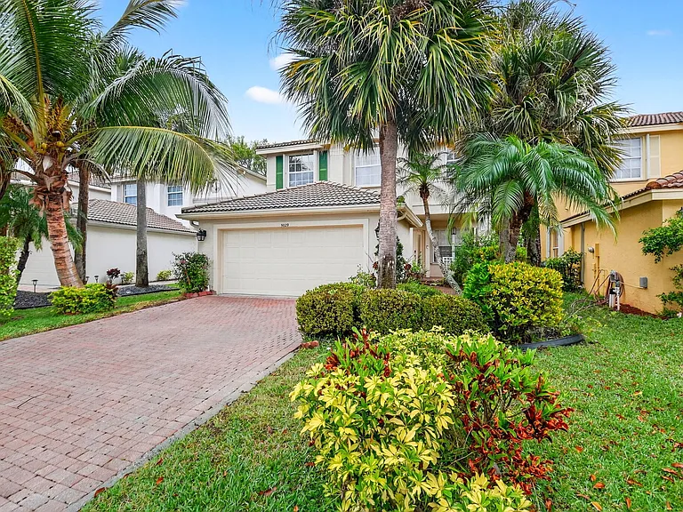 5029 Starblaze Dr — Photo 2