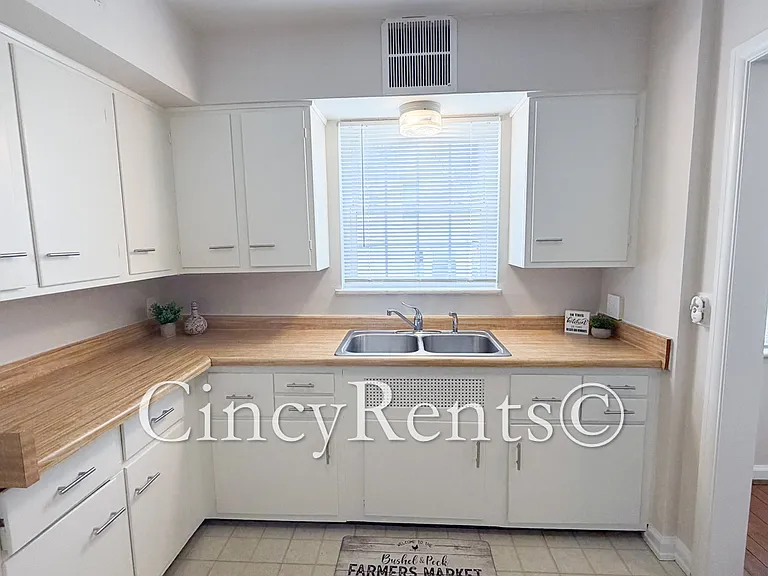 837 Van Dyke Ave #3 — Photo 9
