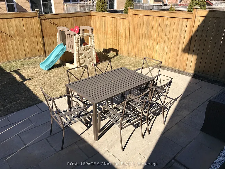 212 Chilcott Cres — Photo 21