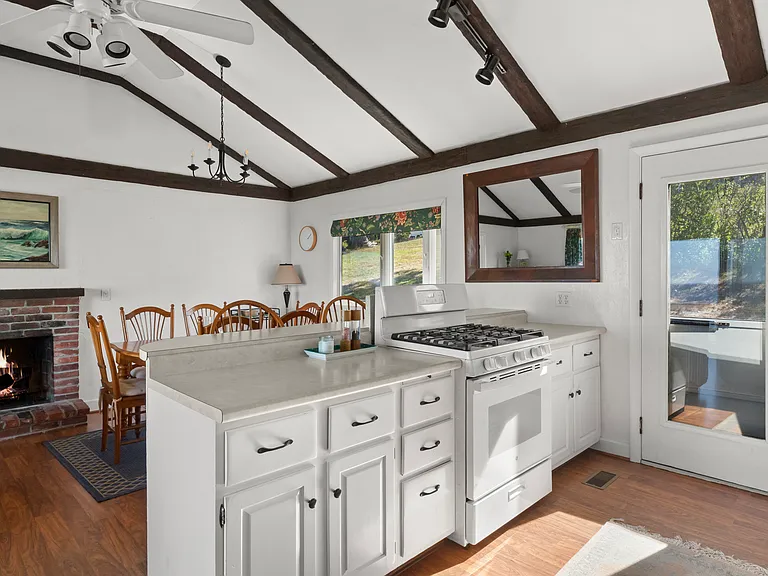 Kitchen, Gas Range