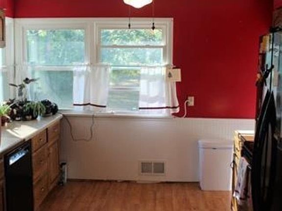 3rd image of 926 Avenue D