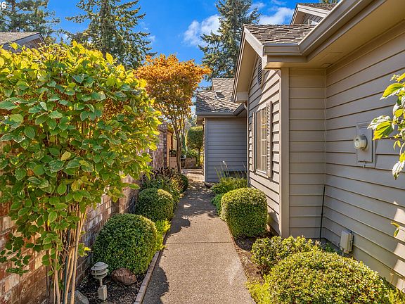 3rd image of 522 Fountain Ct N