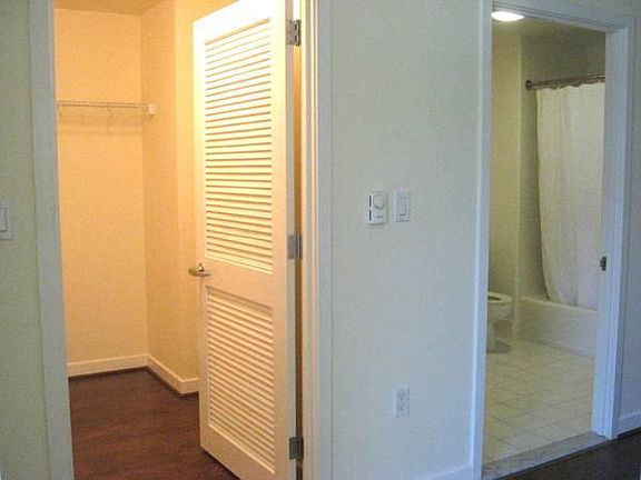 3rd image of 260 King St #699
