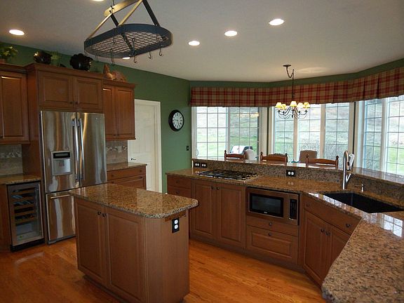 5th image of 19 Fairpoint Dr