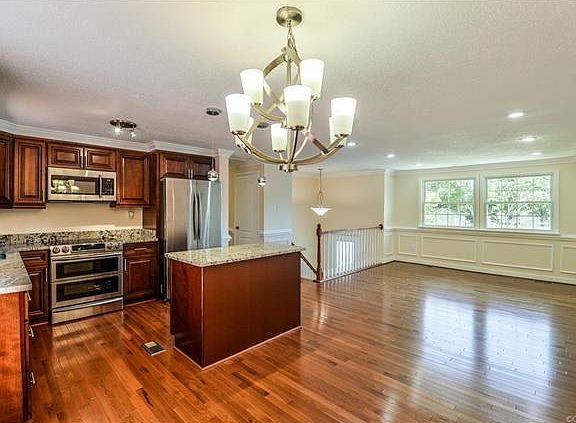 4th image of 4702 Fairlake Ln