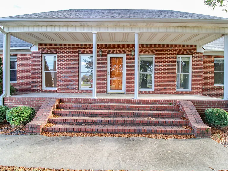 17524 Martin Dr — Photo 3