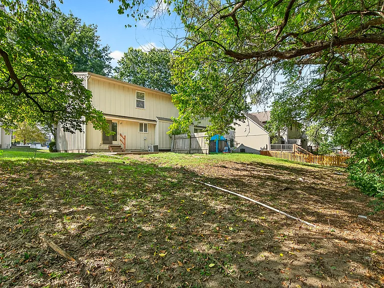 739 SE Country Ln — Photo 25