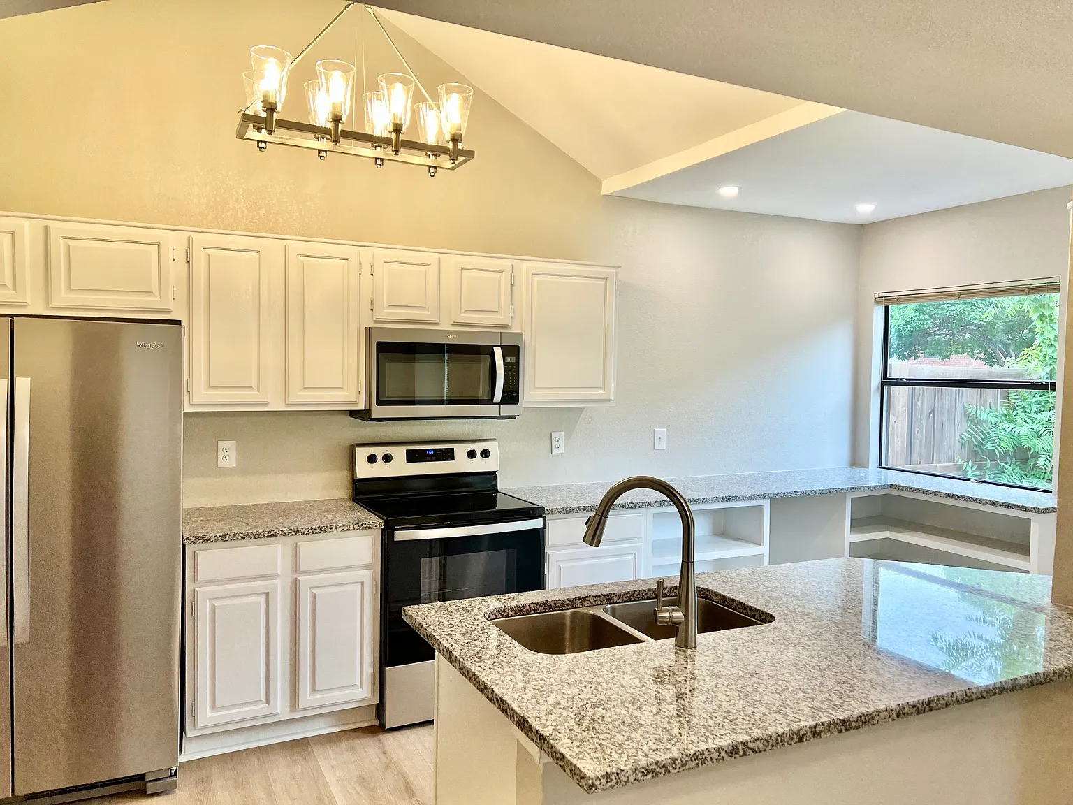 3 bed, 1371 sqft, $2,575 — Photo 2