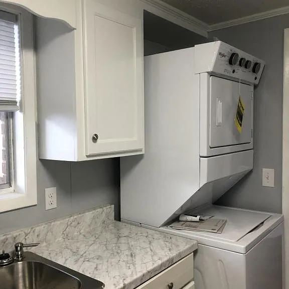 380 S Daleville Ave #H — Photo 9