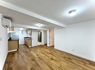 135 Chisholm Ave #5, Toronto, ON M4C 4V9