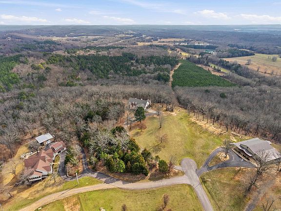 2nd image of 4 Robins Ridge Rd