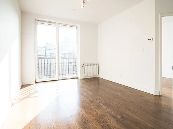 689 Leonard Street image 13 of 24