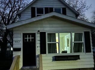 902 Oak St, Grand Forks, ND 58201