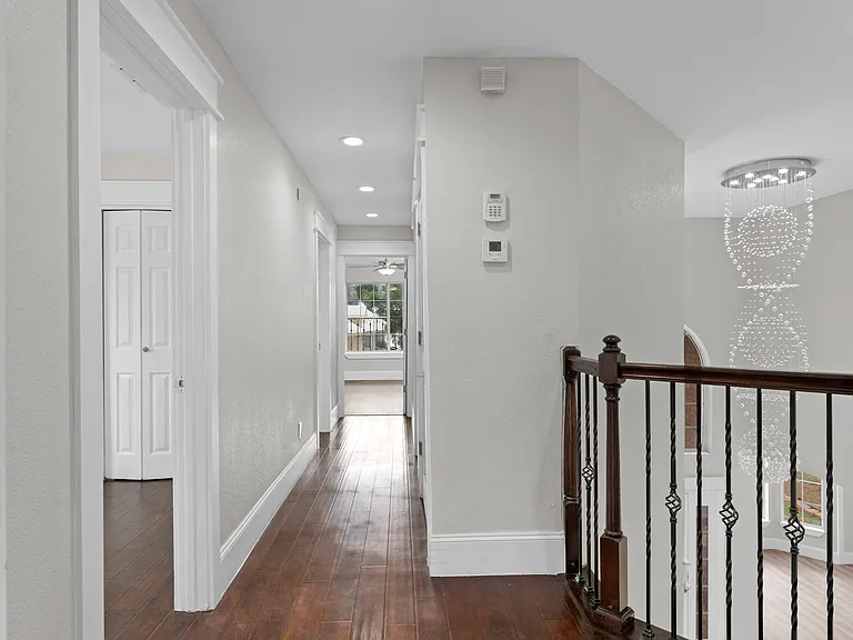 2407 Country Club Dr — Photo 6