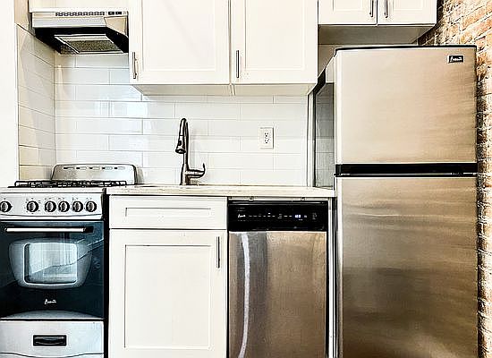 5th image of 347 Convent Ave APT 1B