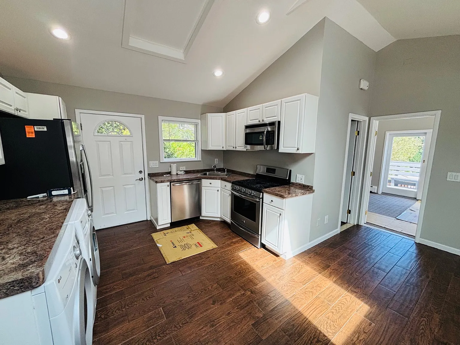 1 bed, 1.0 bath, $2,650 — Photo 4