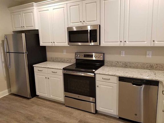 5th image of 2301 Brookville Dr #A