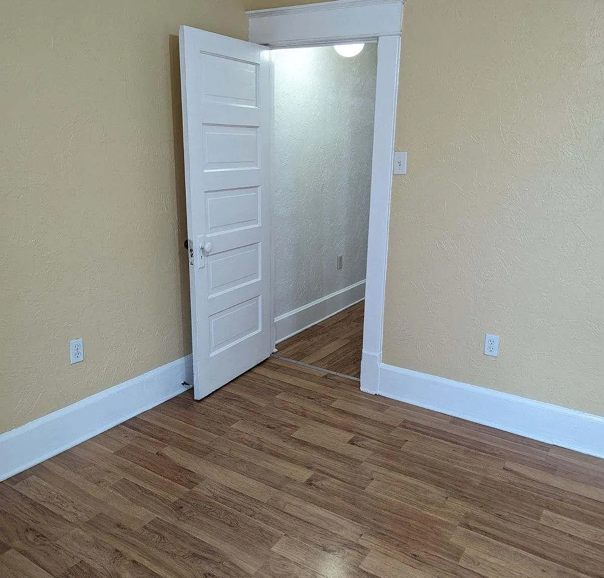 2 bed, 2040 sqft, $800 — Photo 2