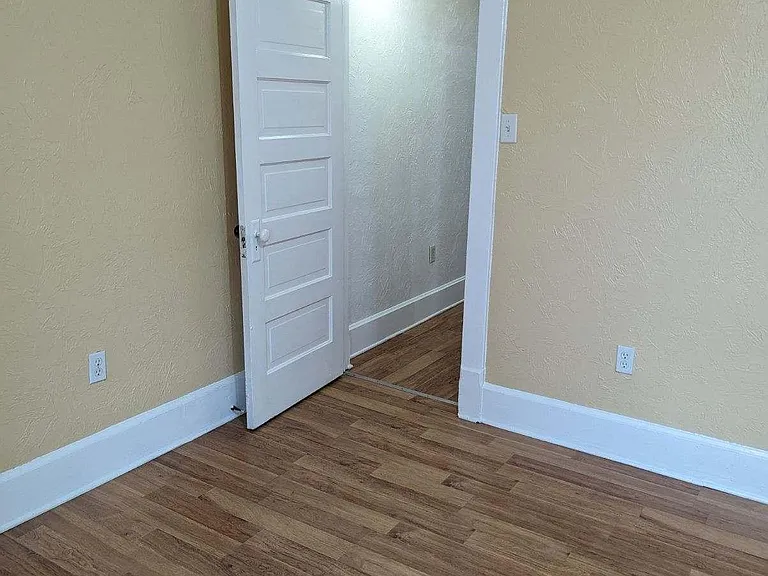 602 Russell Ave — Photo 2