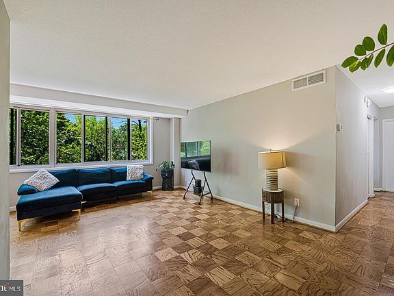 3rd image of 4410 Oglethorpe St APT 317