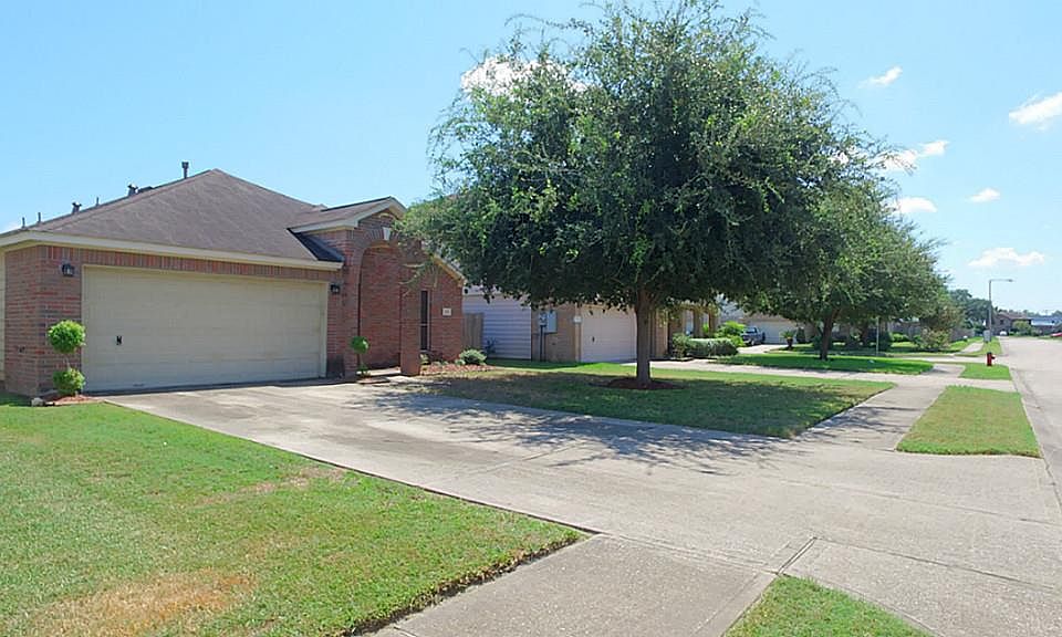1st image of 206 S Heritage Oaks Dr