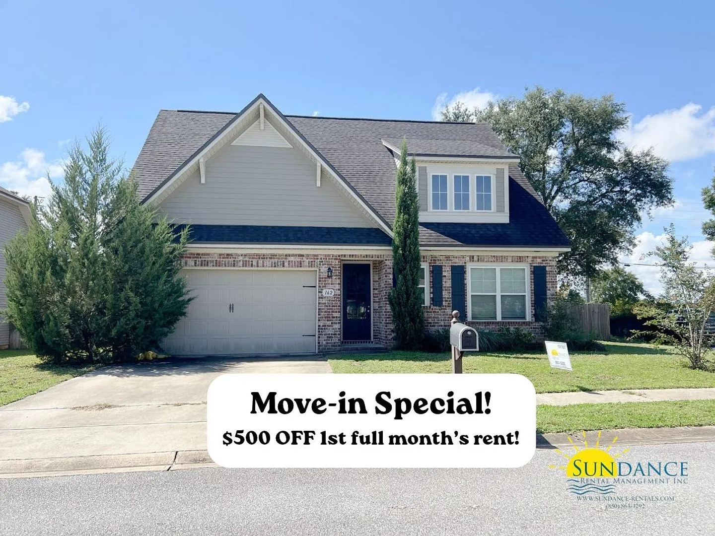 Charming 4 Bedroom Home in Crestview! — Photo 1
